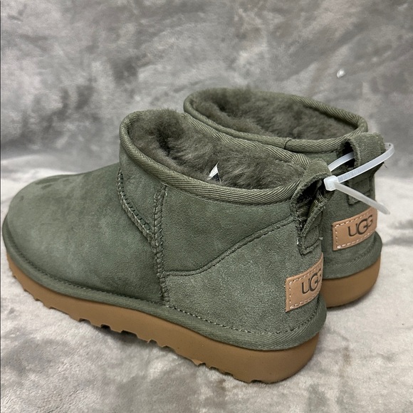 UGG CLASSIC ULTRA MINI BOOTS SIZE 7 - Picture 4 of 9